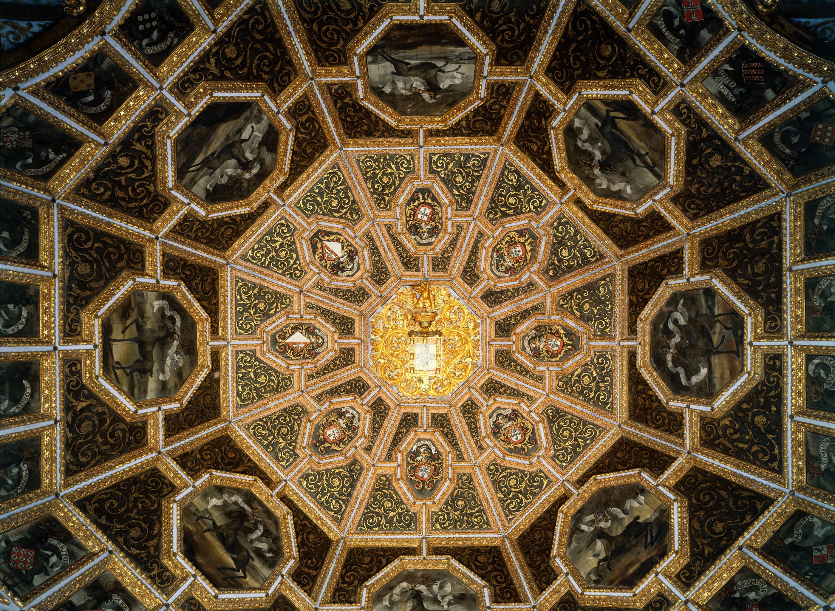 03 Teto Sala Dos Brasoes Creditos PSML Luis Pavao Final