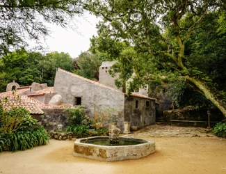 Parques De Sintra Convento Dos Capuchos Claustro 01