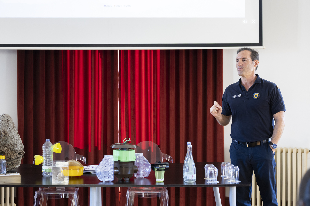 063 Assinatura Protocolo Vespa Asática EMIGUS Bx